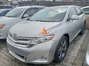 SILVER TOYOTA VENZA 2010