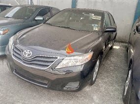 BLACK TOYOTA CAMRY LE 2011