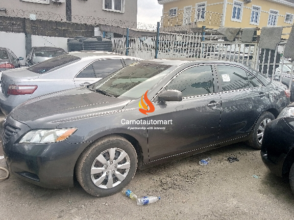 GREY TOYOTA CAMRY LE 2007