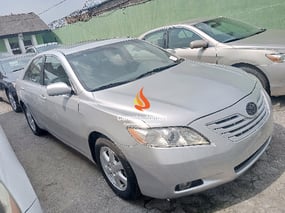SILVER TOYOTA CAMRY LE 2007