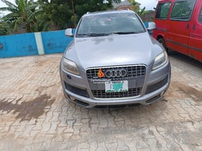 Grey 2012 Audi Q7