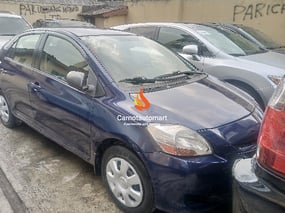 BLUE TOYOTA YARIS 2008