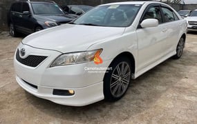 WHITE TOYOTA CAMRY SE 2009 Automatic