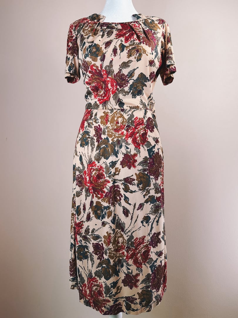 Red floral pattern dress with short sleeves and a fitted silhouette, featuring a 1960s design.