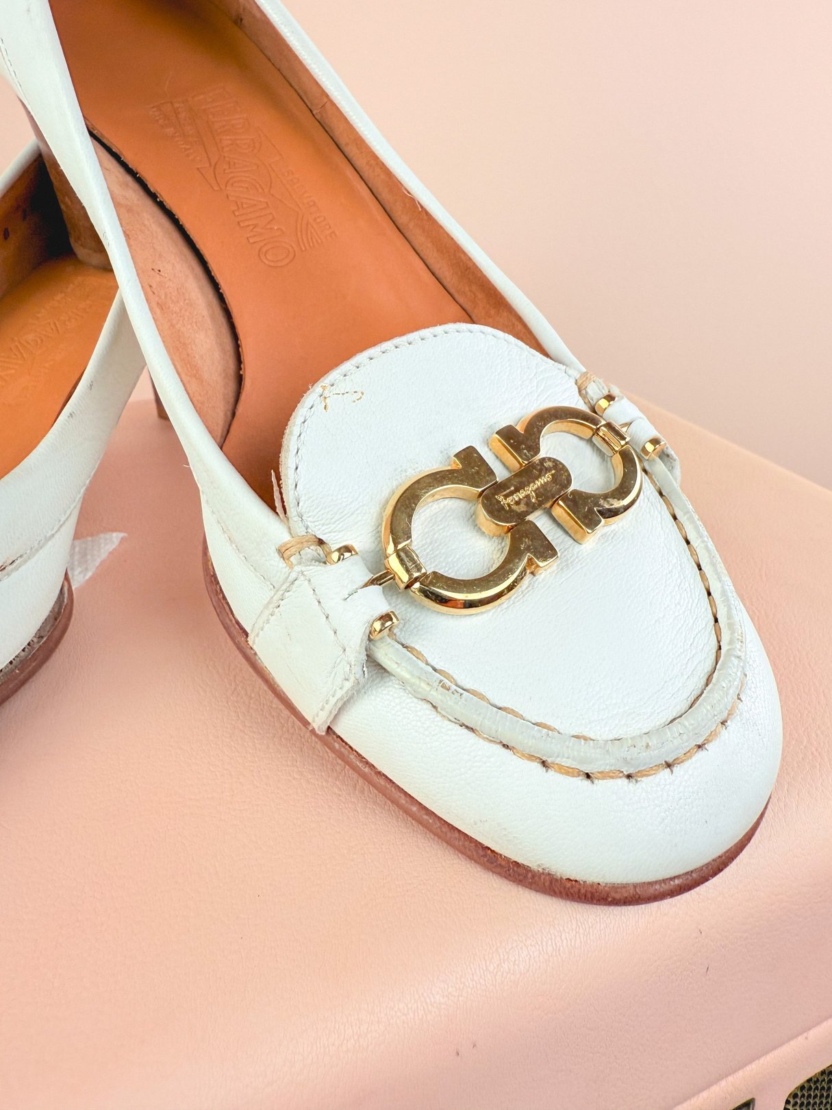 White Ferragamo Milano Heels for women from the 1980s featuring a gold logo buckle.