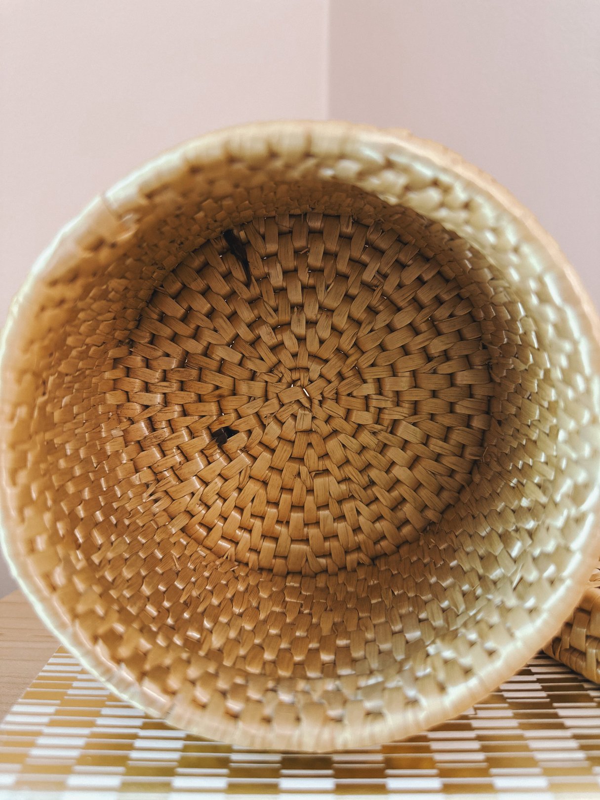 A round woven trinket basket from the 1970s in brown, featuring a detailed inside view of its woven texture.