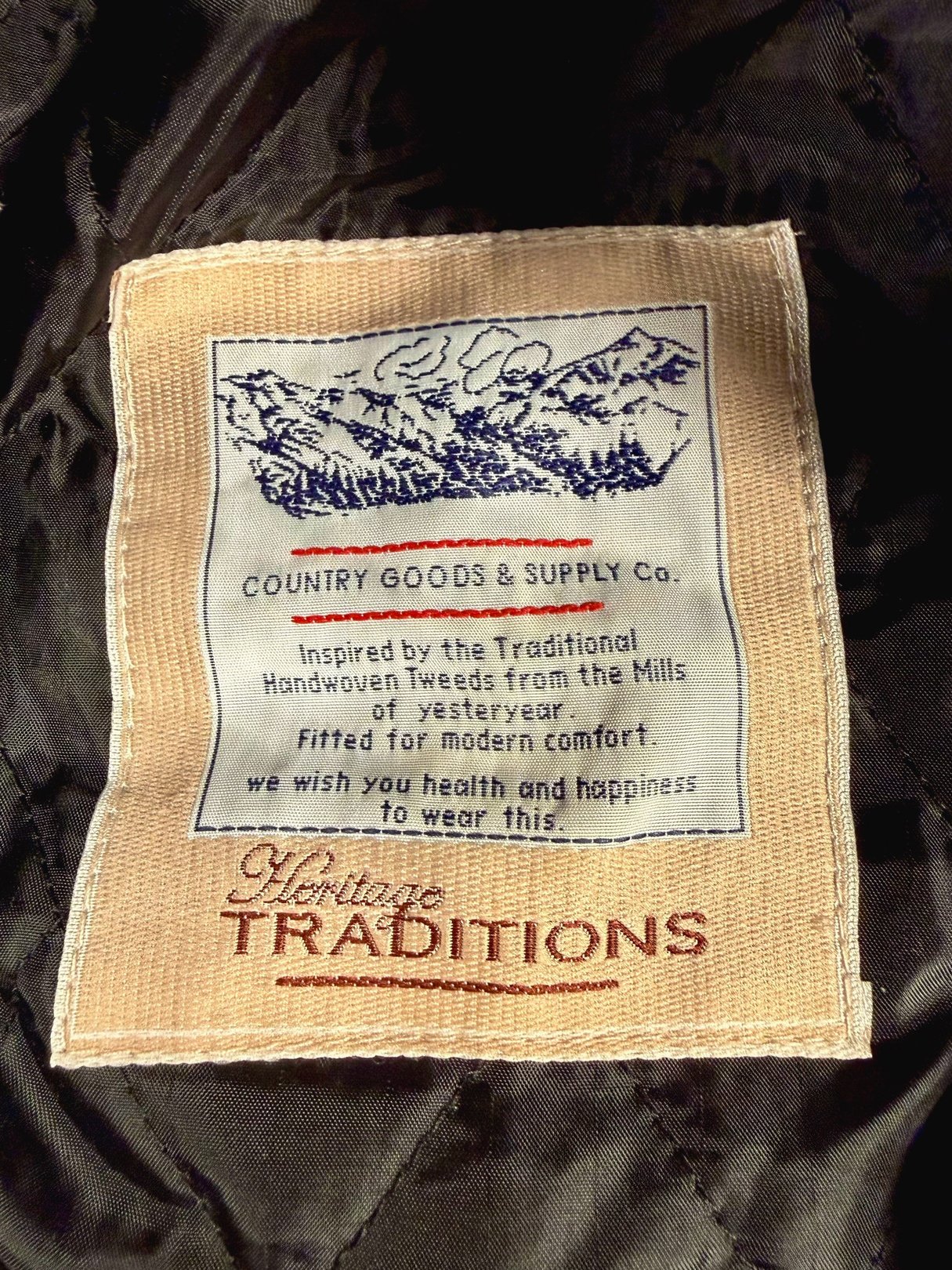 Navy blue tweed cap for men from the 1970s featuring a label that highlights its traditional craftsmanship and modern comfort.