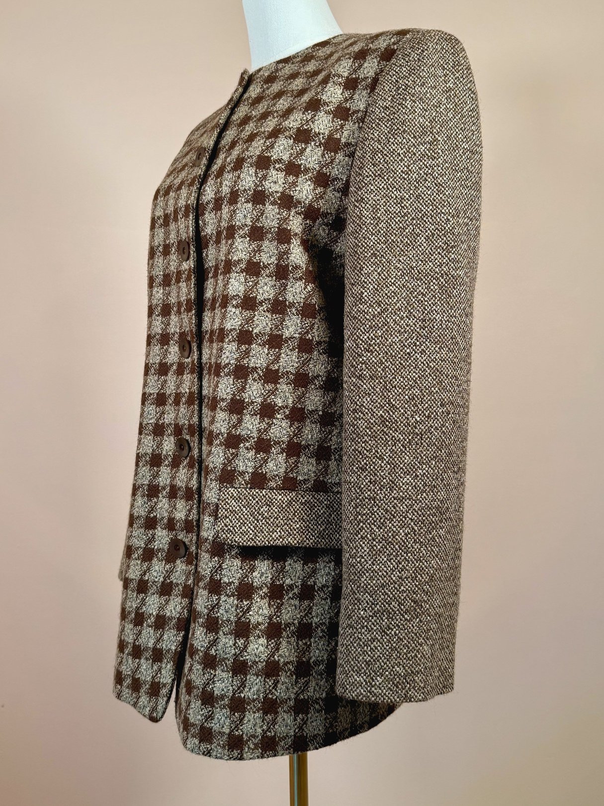 Brown tweed coat with a checkered pattern, featuring a straight cut and single-button closure, designed for women from the 1990s.