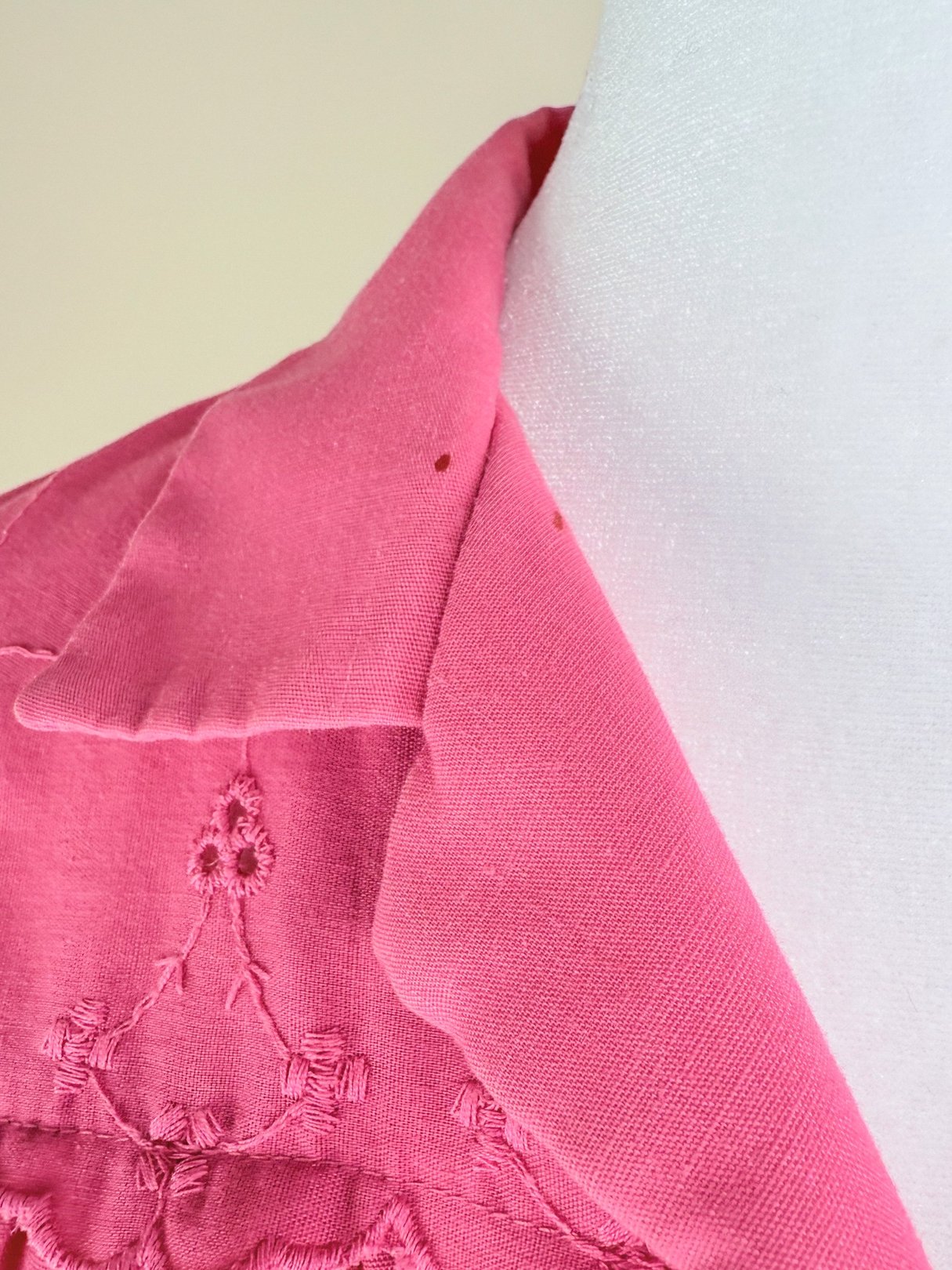 Pink 1980s women's top featuring a collar and embroidered floral details.