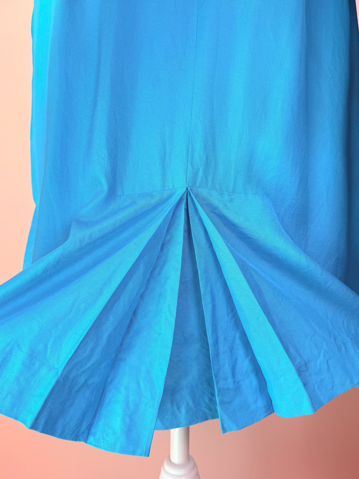 Turquoise blue 1980s women's Bodega Bay skirt featuring pleats at the back.