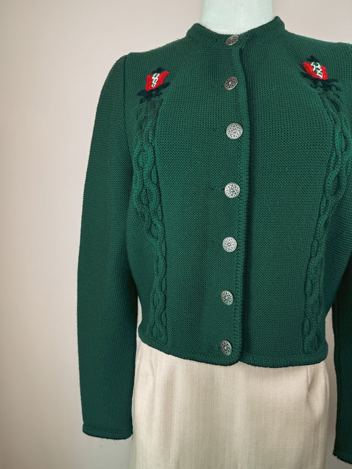 Green 1980s women's cardigan featuring tulip embroidery and decorative buttons.
