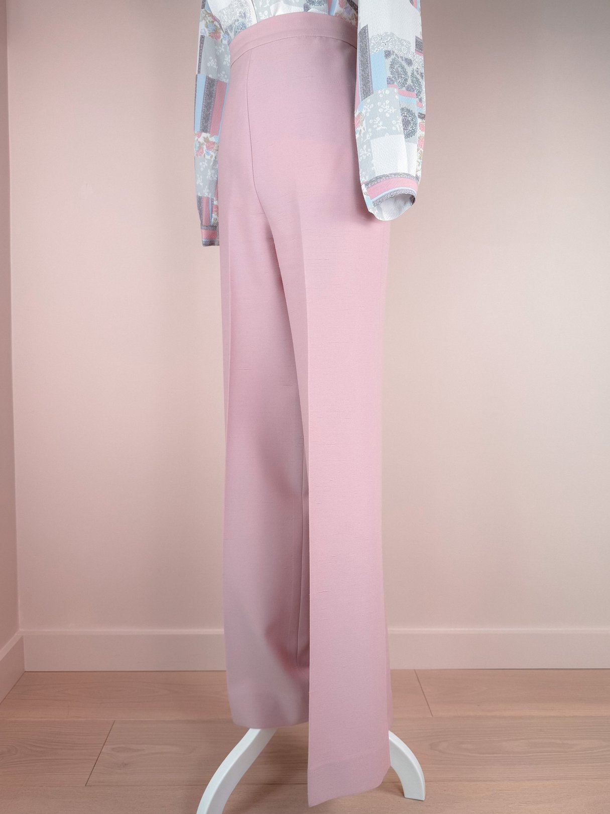 1970s women's blush pink Lilli Ann skirt set featuring wide-legged pants displayed on a mannequin.