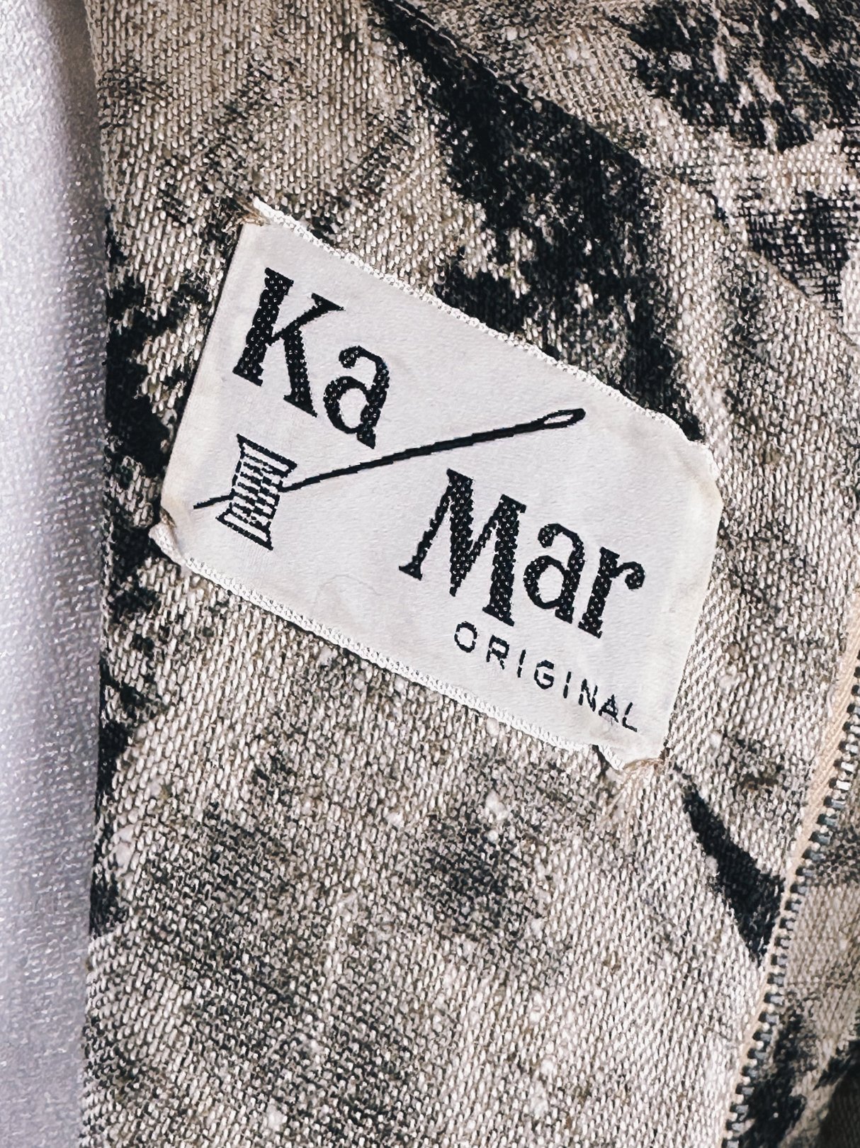 Black and cream rose-patterned dress from the 1950s for women with a visible Ka Mar Original label.