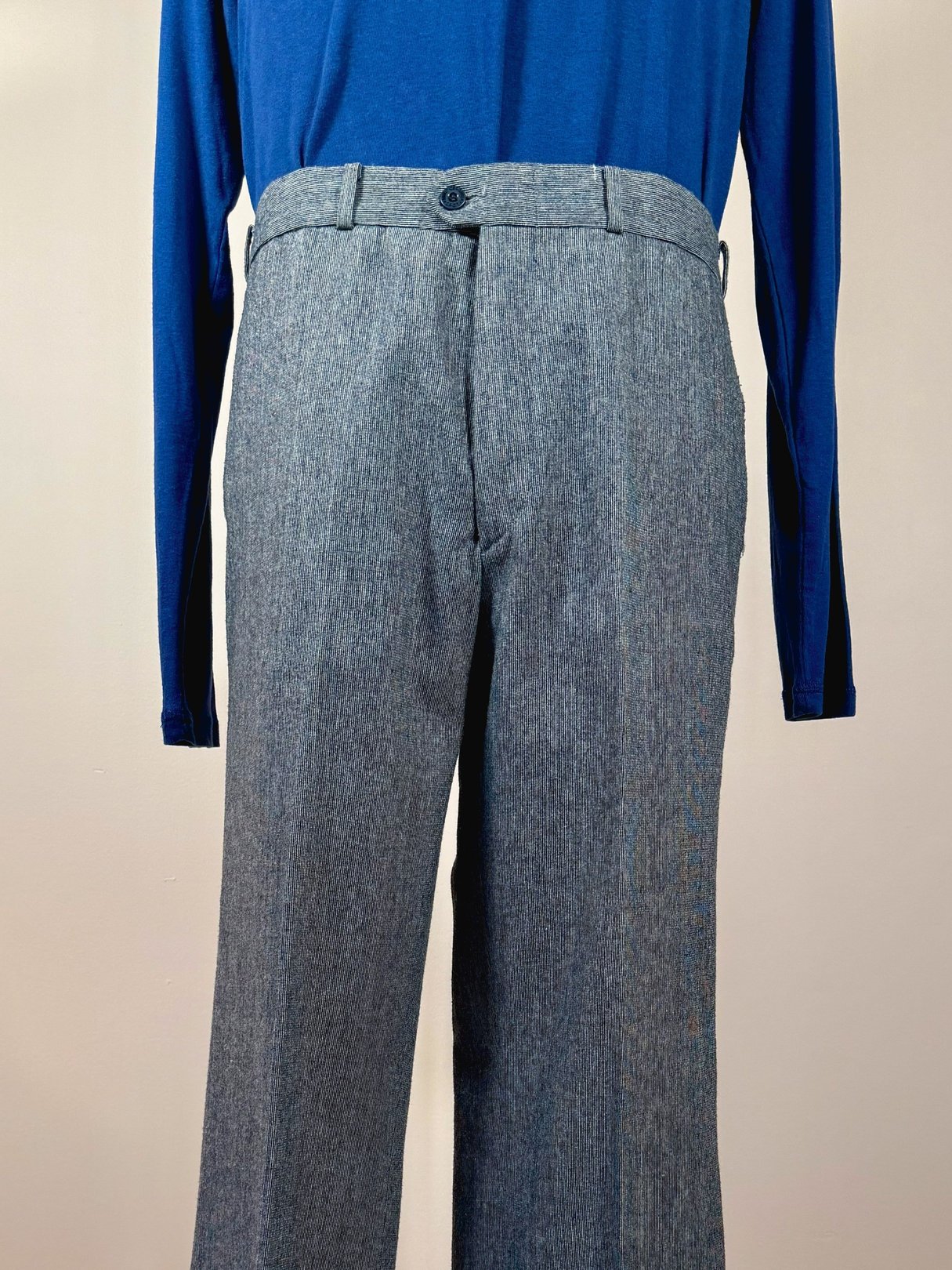 Blue 1980s Nino Cerruti trousers for men, featuring a relaxed fit and a single button closure.