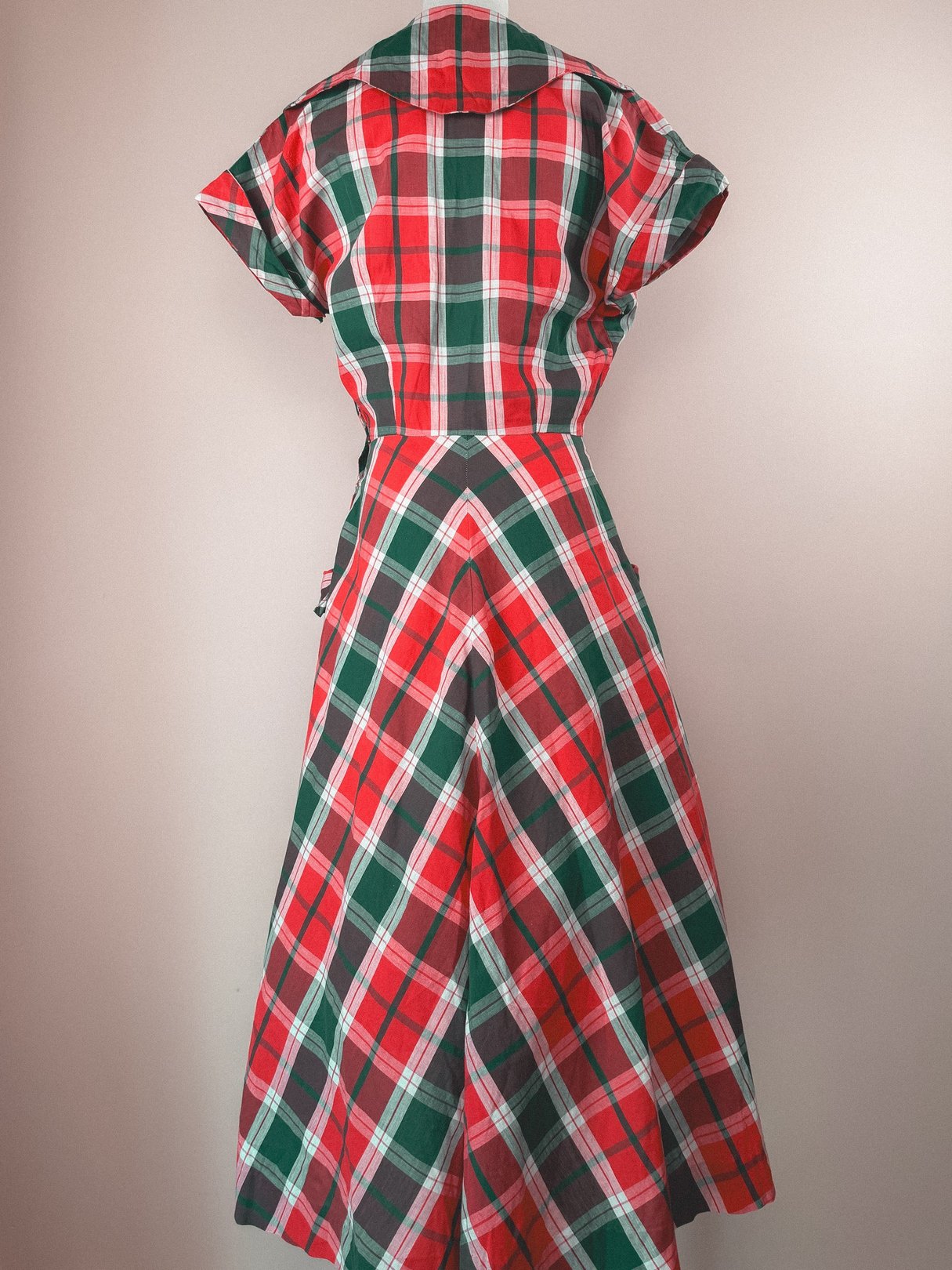 1950s women's red plaid dress featuring short sleeves and a full skirt.