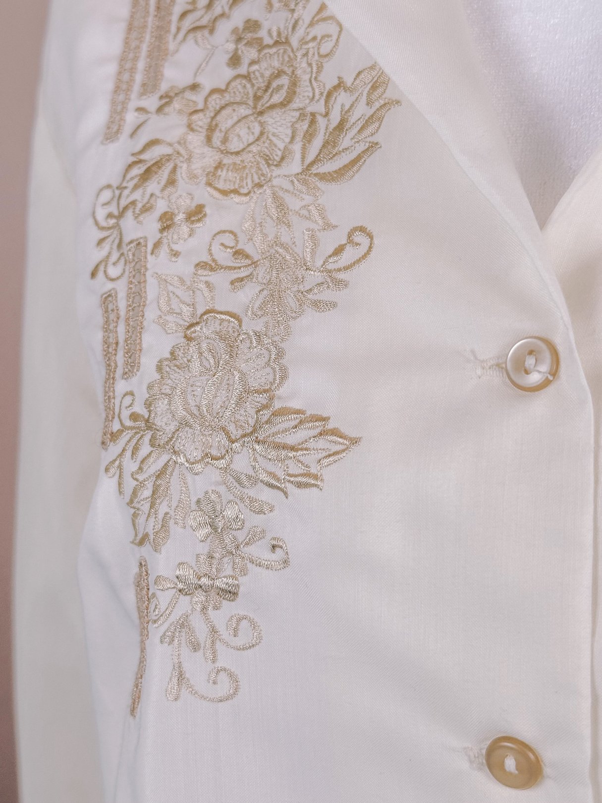 Cream 1950s women's hand-embroidered scalloped button-down blouse featuring floral designs and button closure.