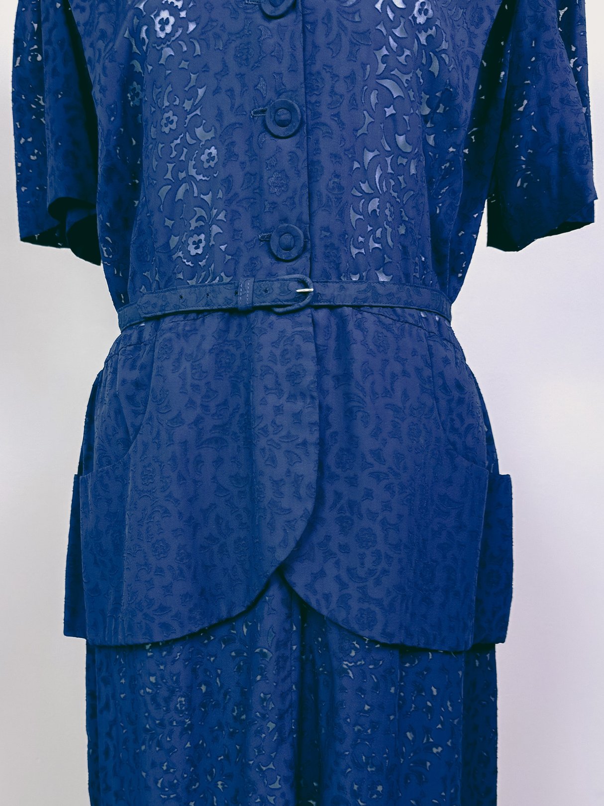 Navy blue, 1940s-style French Café Dress featuring a belt and two front pockets.