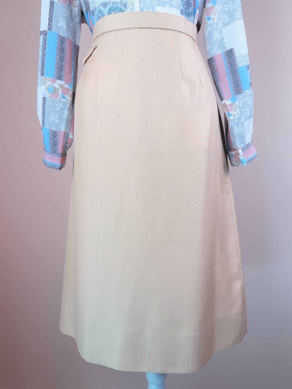 Cream beige 1960s women's skirt featuring a straight silhouette and side pocket detail.