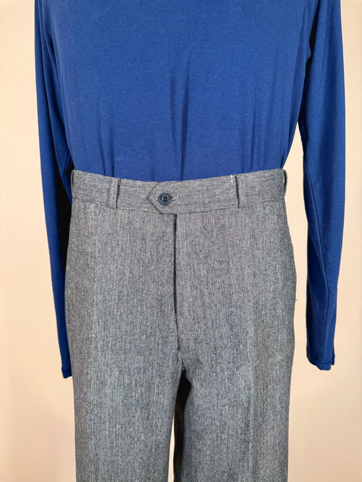 Blue Nino Cerruti trousers for men from the 1980s, featuring a button closure and a relaxed fit.