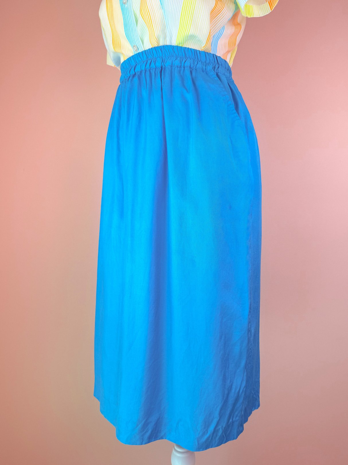 Turquoise blue women's skirt from the 1980s featuring an elastic waistband.