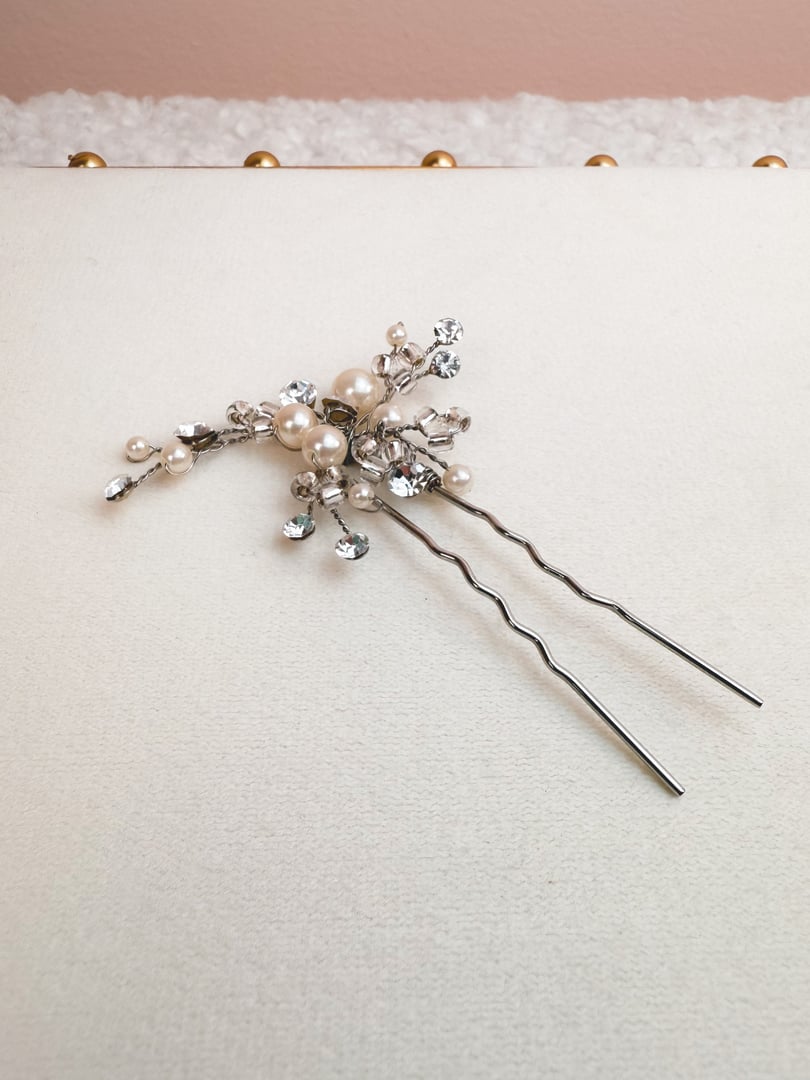 Silver hair pin featuring sparkling rhinestones and pearls, inspired by 1970s design.
