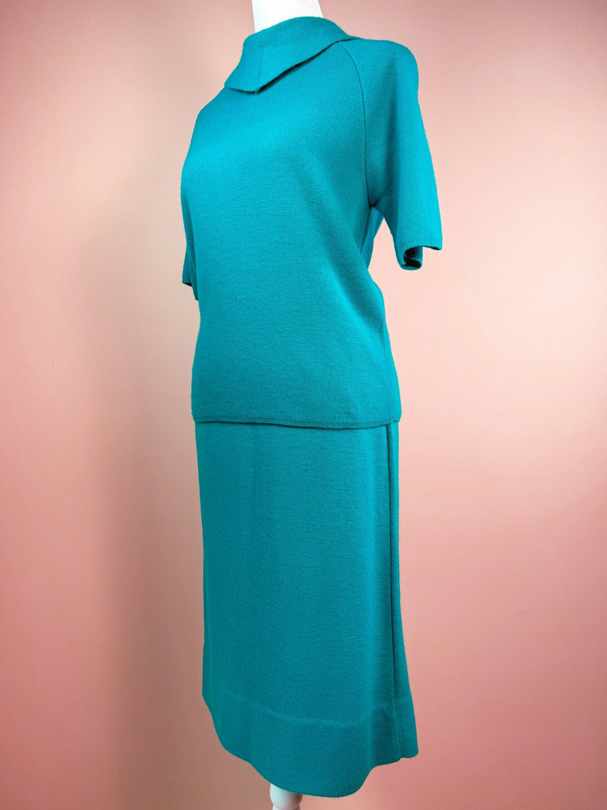 Teal green 1960s knit skirt set featuring a short-sleeved top and a matching skirt.