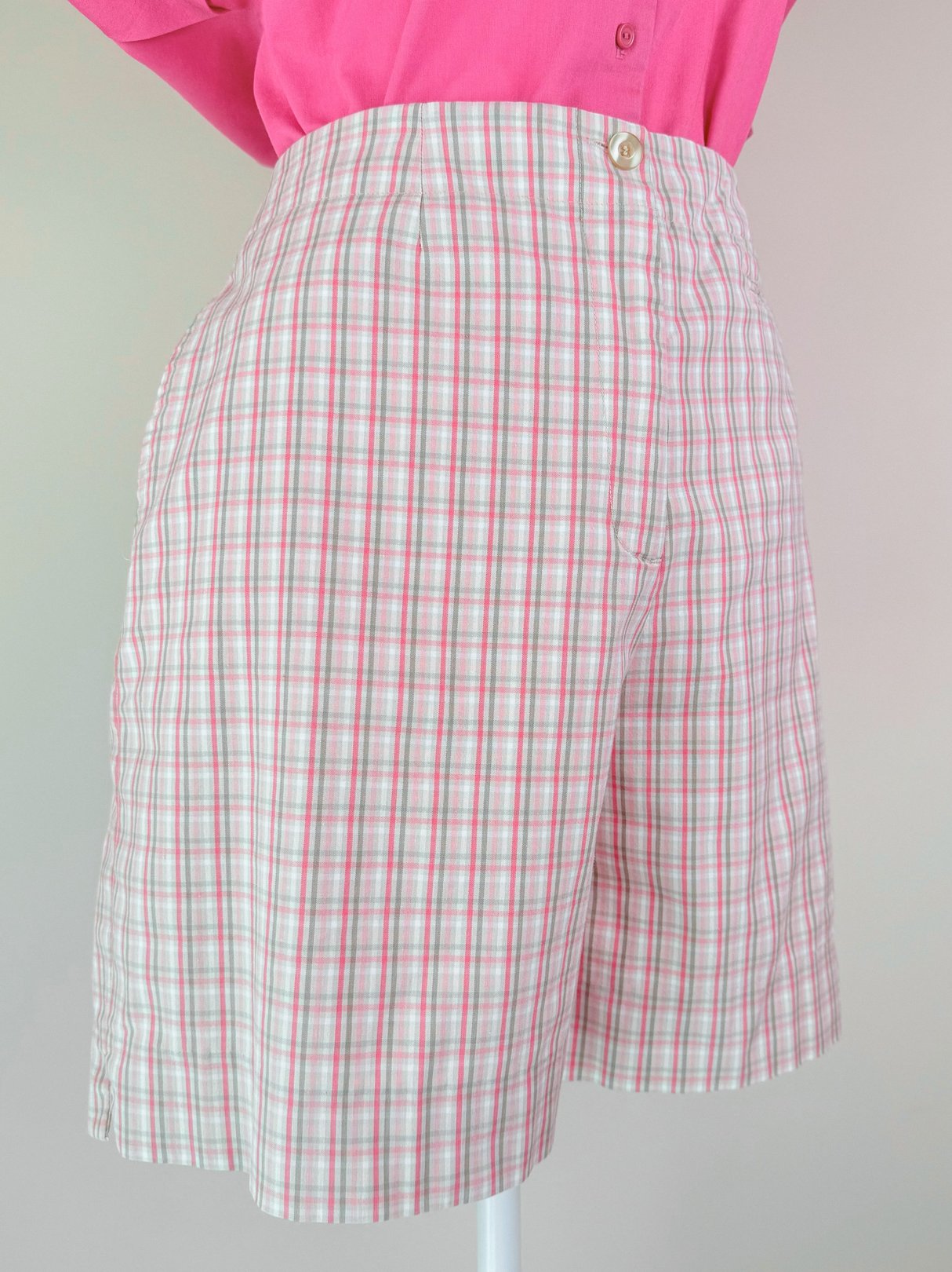 Pink plaid shorts for women, featuring a high waist and a button detail, styled in a relaxed-fit 1980s design.
