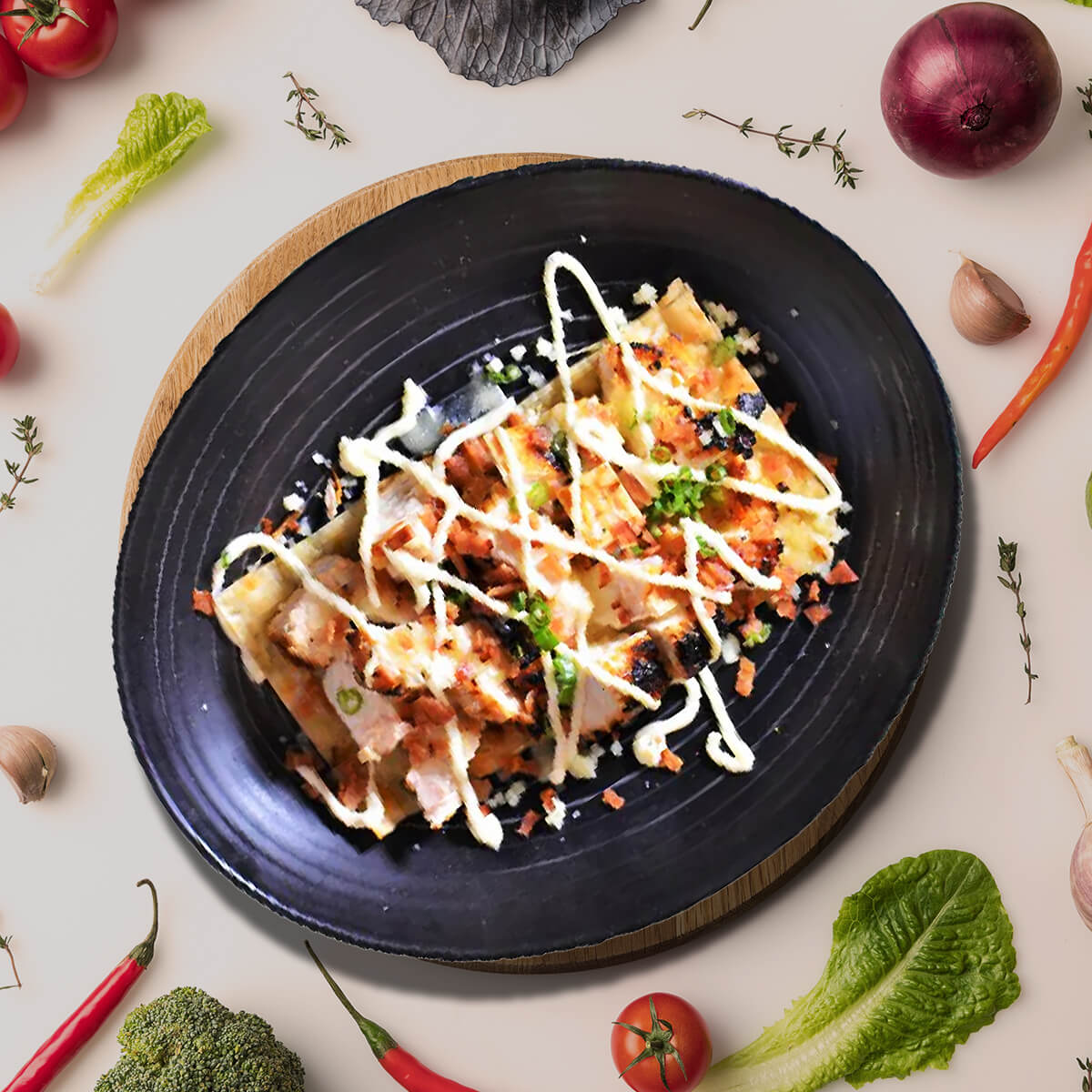 A crispy NY-style flatbread topped with a generous mix of tender antibiotic-free chicken breast and savory uncured chicken bacon, tossed in a homemade Greek yogurt ranch.