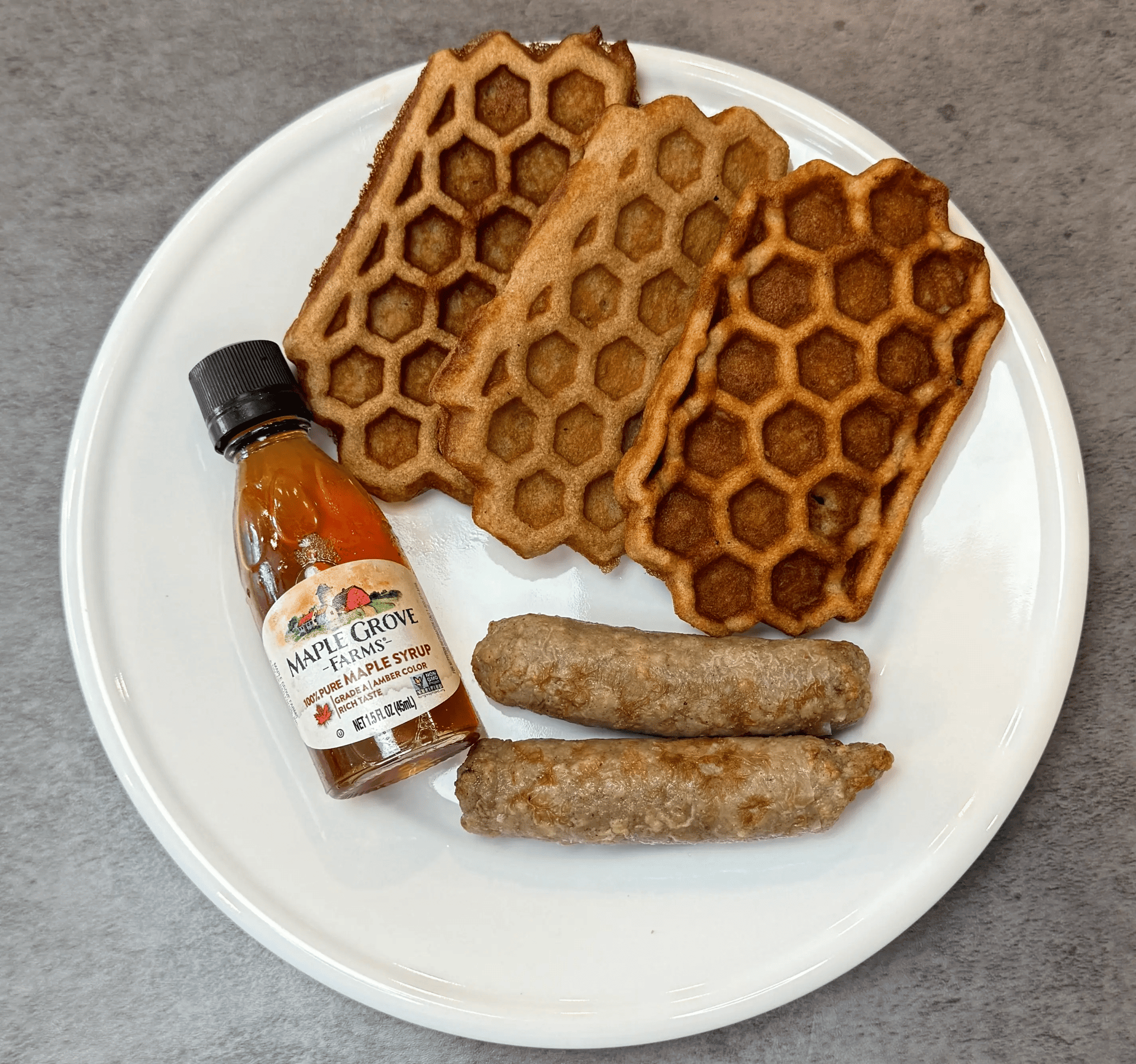 Macros include portioned sauce. Maple Syrup: Calories: 210, Fat 0g, Sodium 10mg, Carbs 53g, Protein 0g, Sugar 53g