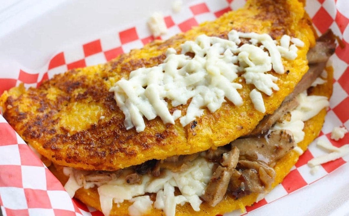 Cachapa pollo mechado