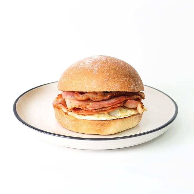 Bacon & Egg Roll | 1184KJ
