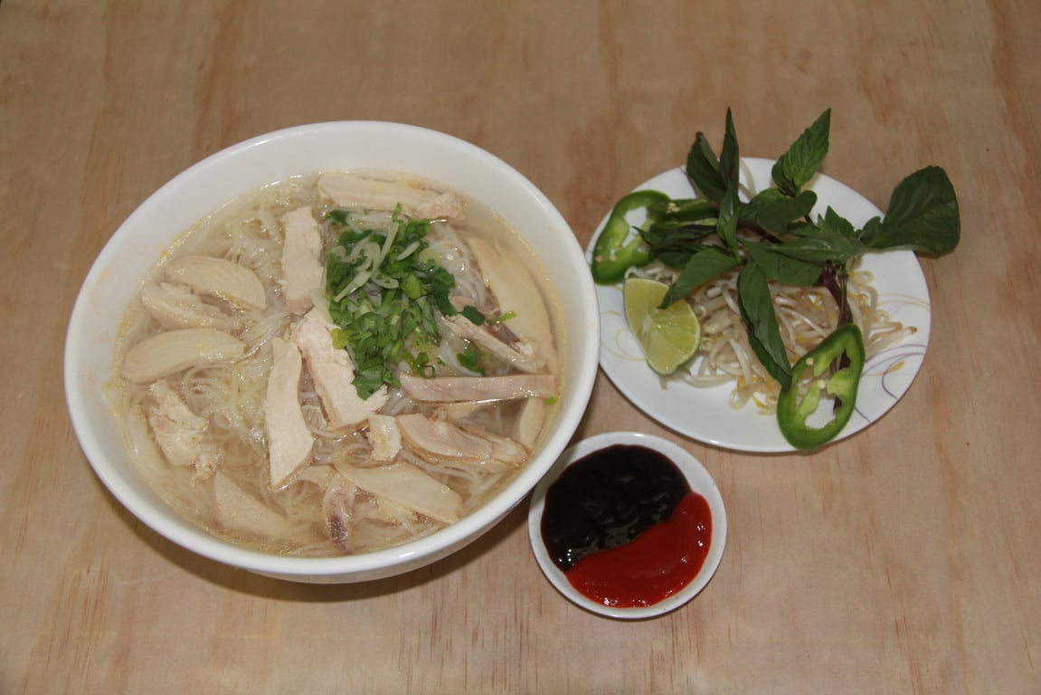 #20 Chicken Soup with Rice Noodle/ Pho Ga