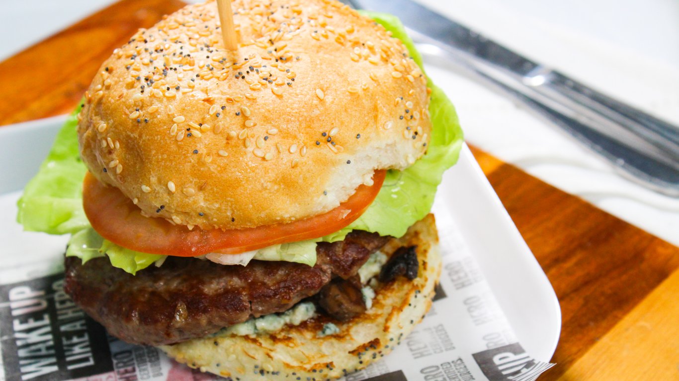 4oz Signature Cheeseburger