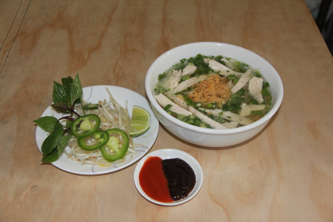 #21 Chicken Soup with Egg Noodle/ Mi Ga