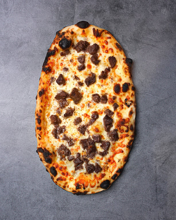 Steak'n cheese Flatbread