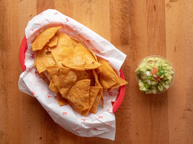 LARGE HOMEMADE CHIPS & GUAC