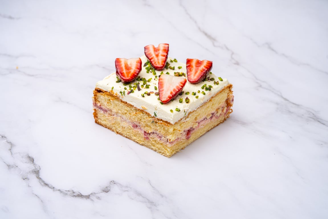 Strawberry & Pistachio Sponge