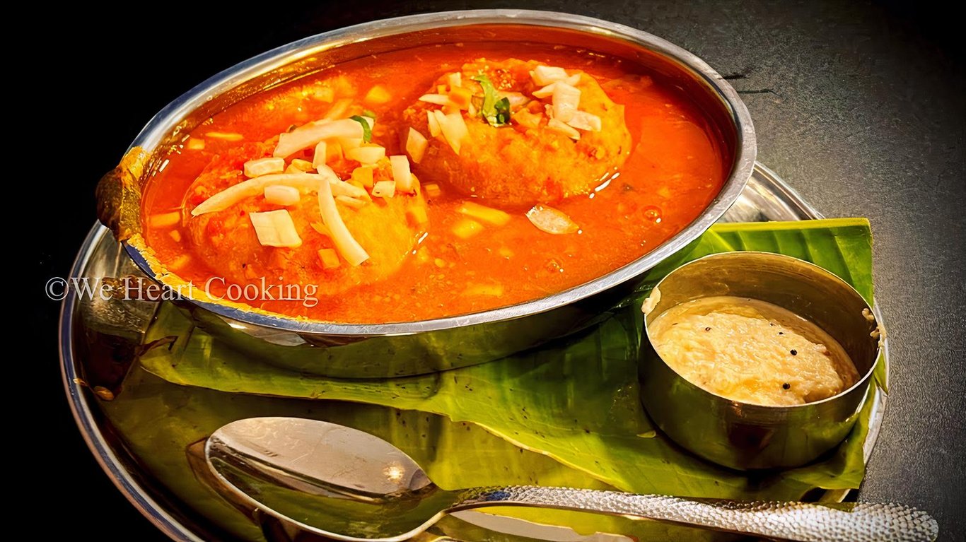 Sambar Vada with Coconut Chutney (3pcs)