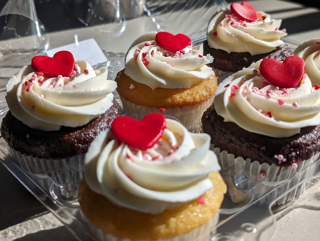 Elle Dee's Valentine's Cupcakes (6 Pack)