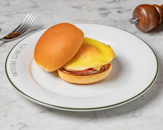 BACON EGG ROLL