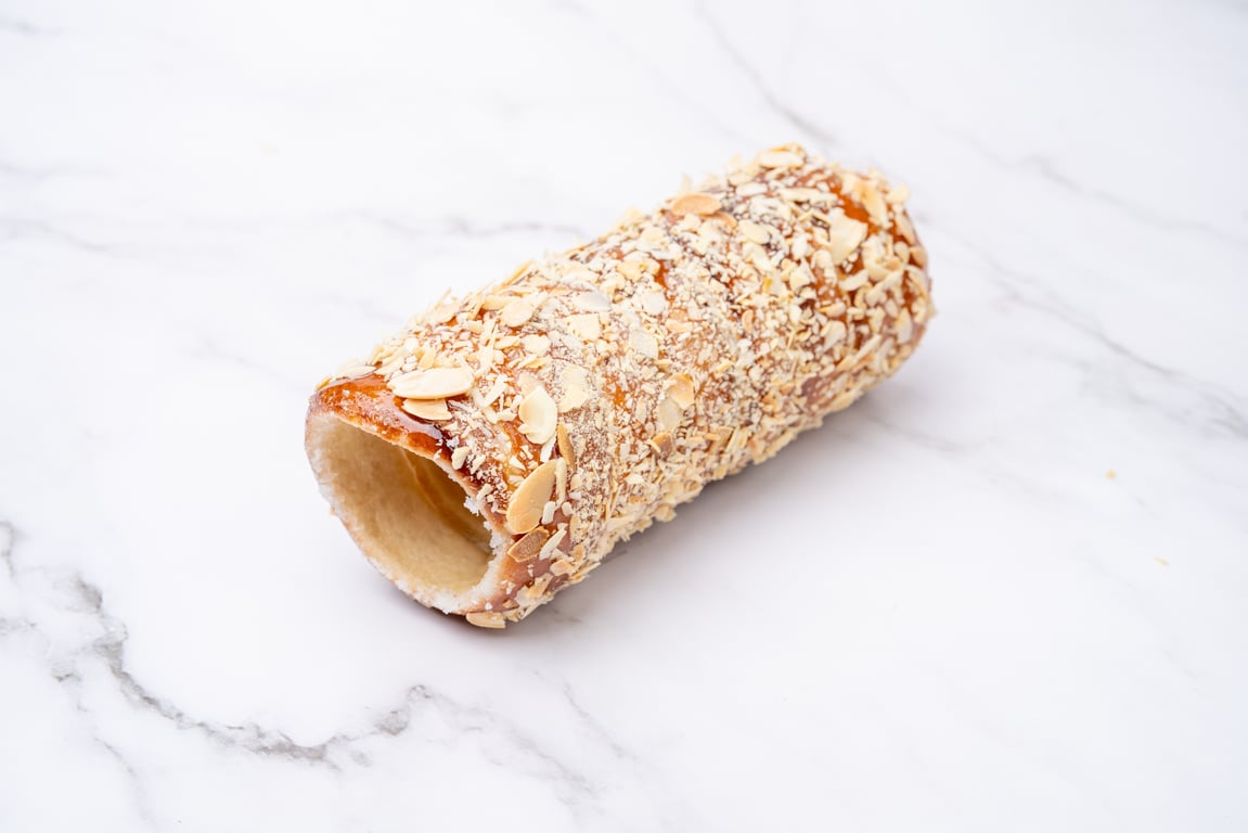 Almond Kürtősh (VG)