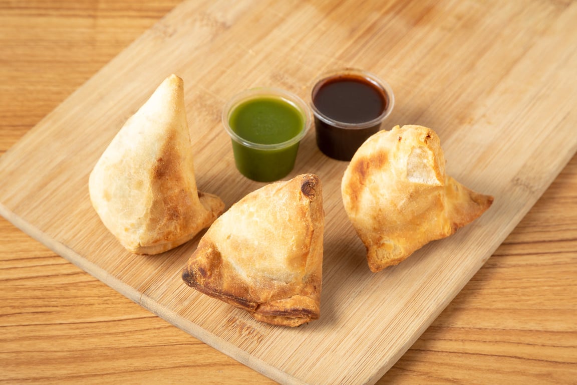 Samosa Plate with Chutney