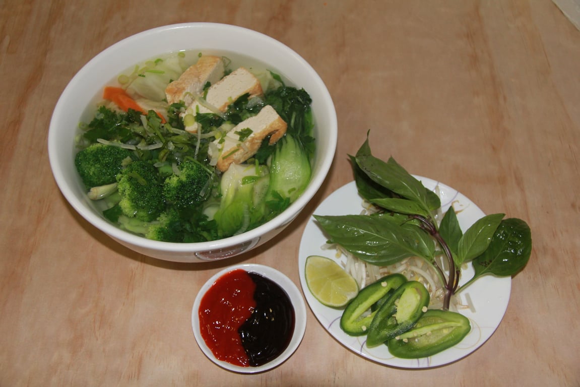#30 Mixed Vegetable Soup with Rice Noodle/ Phở Rau Caỉ