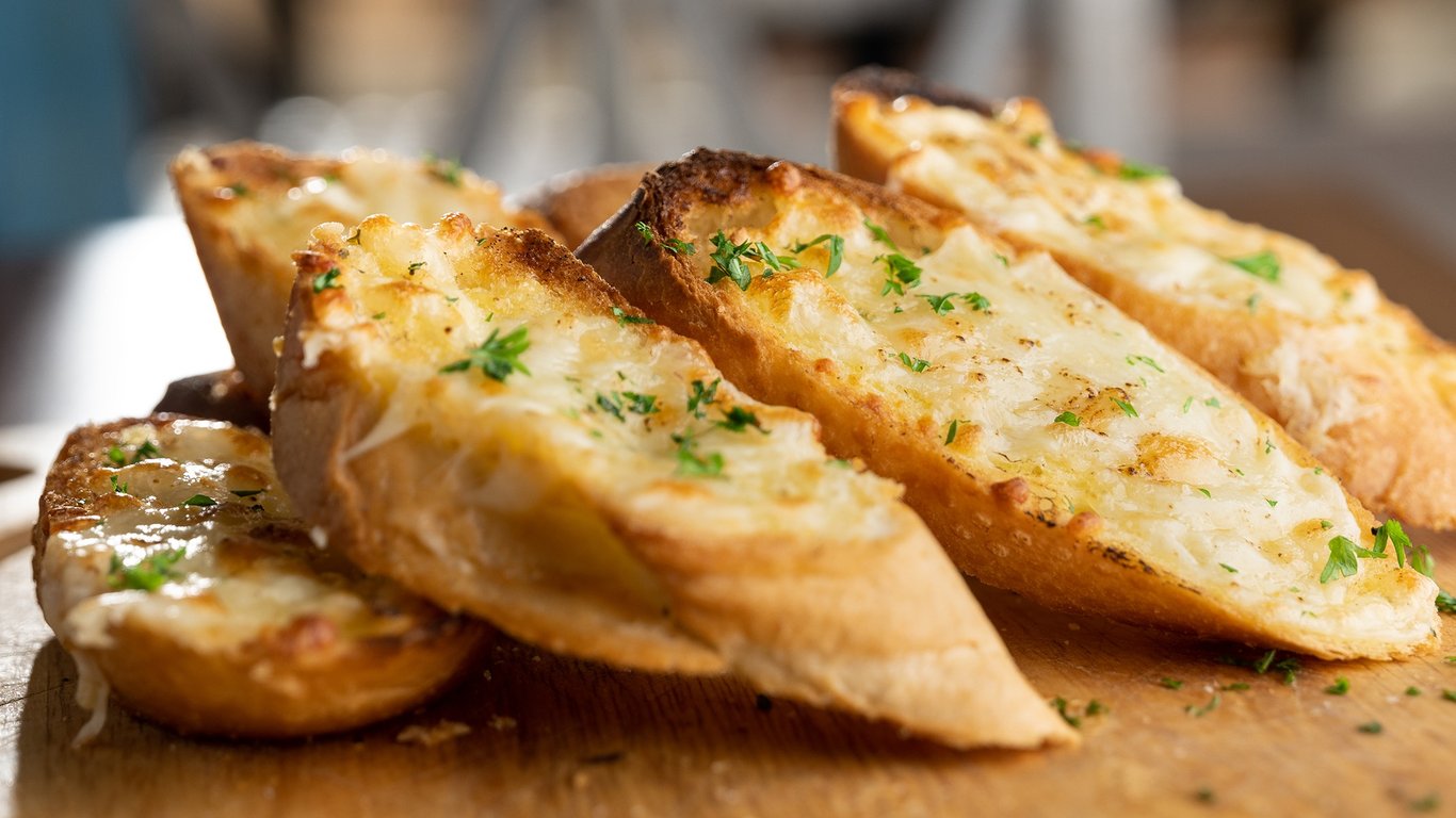 Full Garlic Bread (2 Pcs.)