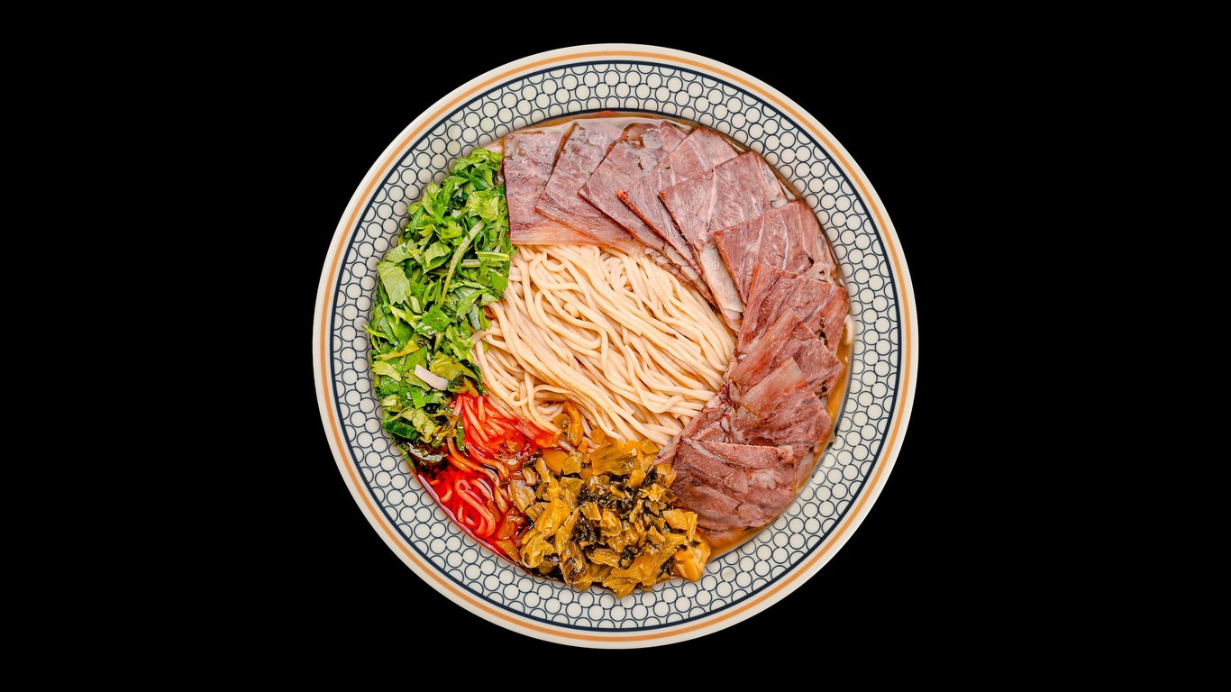 Beef Noodle w Pickled Cabbage Soup 酸菜牛肉面