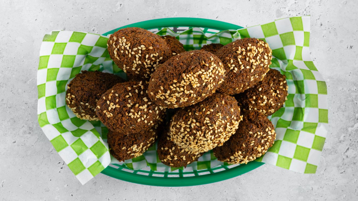 Falafels (4 Pcs) + 1 Side