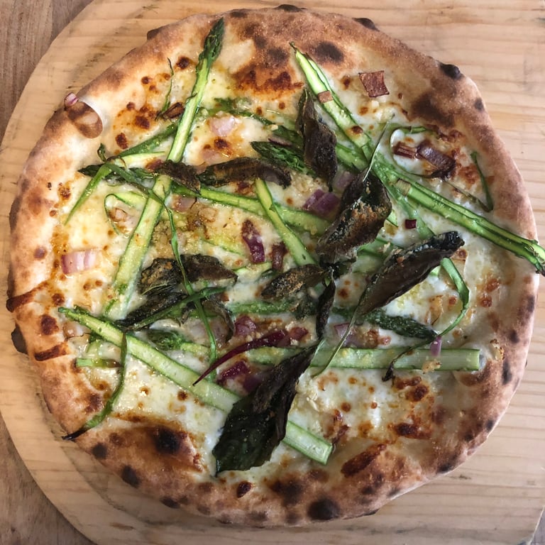 Asparagus pizza