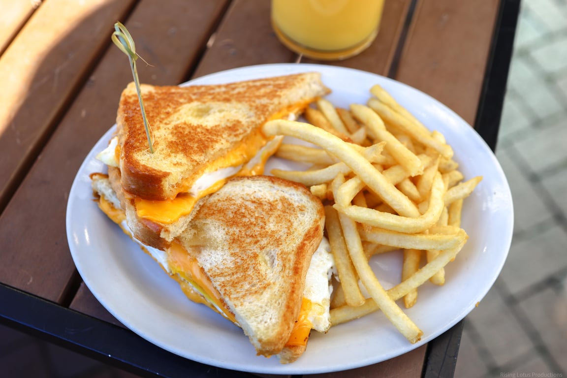 KID'S EGG & CHEESE SANDWICH