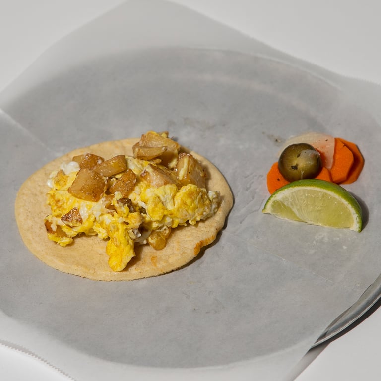 Huevos con Papas Breakfast Taco
