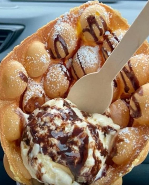 Half Bubble Waffle with Ice cream, 1 ball